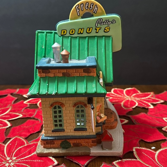 Lemax Patty's Donuts Building - Picture 7 of 12